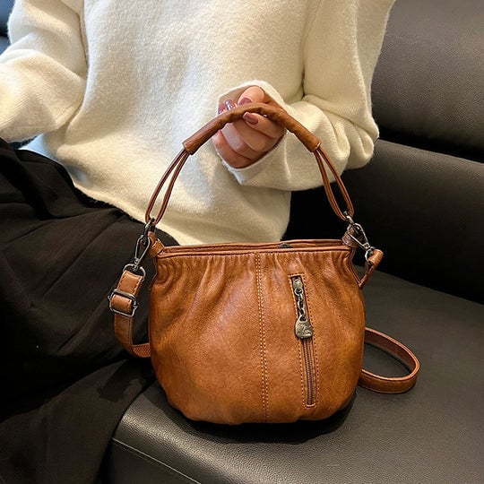 Bolsa Feminina Compacta em Couro - Rafaella