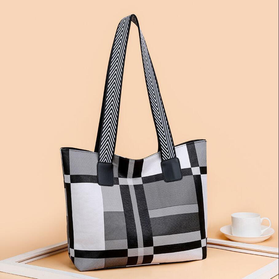 Bolsa Feminina de Cetim - Serilda